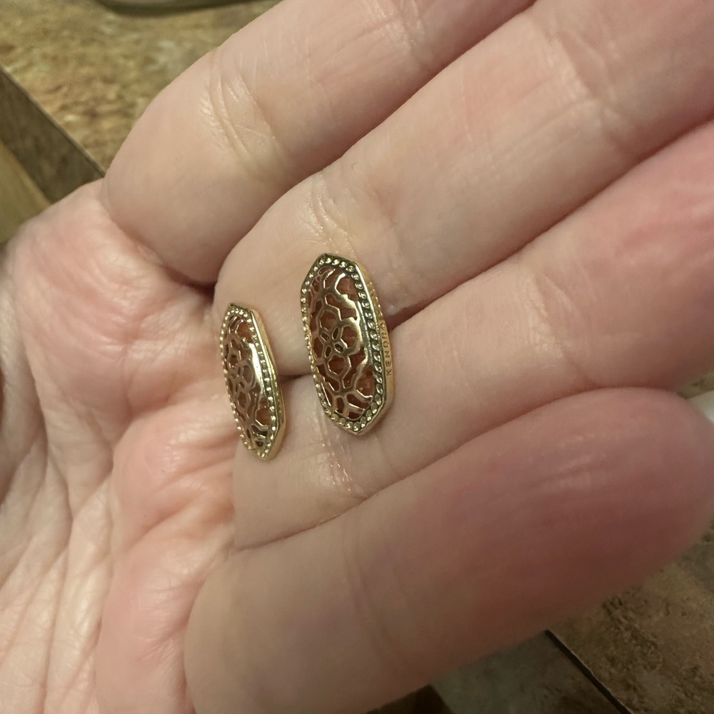 KENDRA SCOTT ELLIE BRYANT STUD FILIGREE EARRINGS- ROSE GOLD MIX - Picture 3 of 6